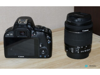 Câmara reflex Canon EOS 100D e acessórios