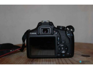 Câmara Fotográfica Canon EOS 2000D - Travel Kit