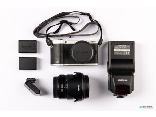 Câmera Fotográfica Mirrorless Samsung NX300M com Acessórios