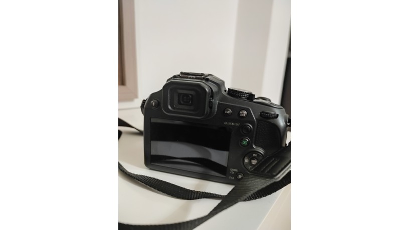 panasonic-lumix-dc-fz83-big-1